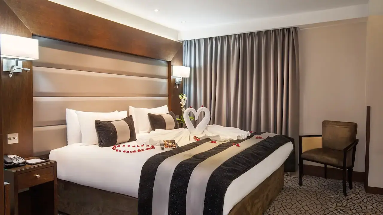 Park Grand Paddington court